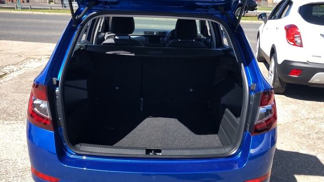Skoda Fabia смотреть онлайн