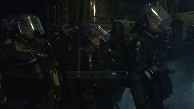 Top Channel/ Ushtria franceze pastron rrugët e protestave të dhunshme në Martinik смотреть онлайн