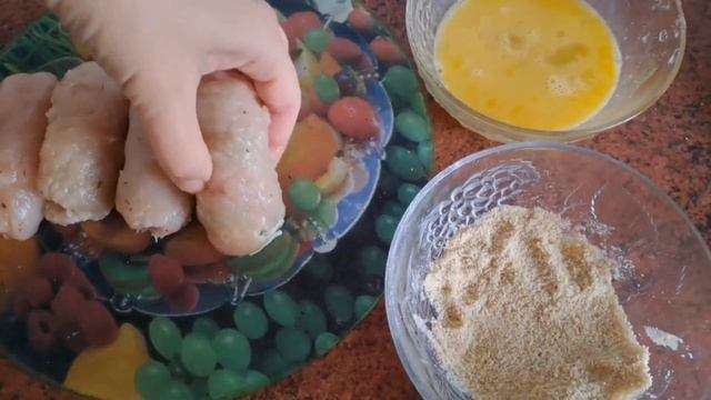 МИНИ-КУРИНЫЕ РУЛЕТИКИ с СЫРОМ и ЗЕЛЕНЬЮ. ВСЕГДА УДАЧНЫЙ ВАРИАНТ ГОРЯЧЕГО БЛЮДА смотреть онлайн
