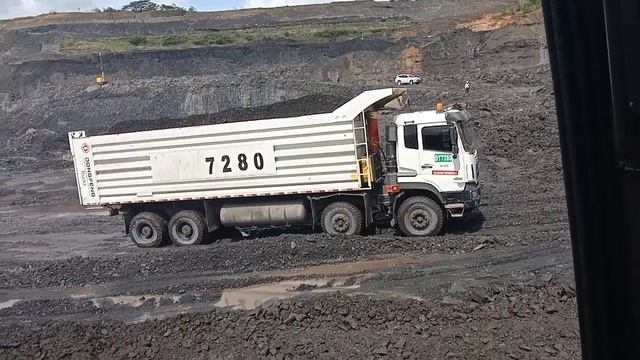 Dumpt truck Roda 12 Dt dongfeng untuk coal houling смотреть онлайн