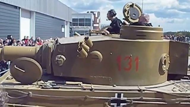 Tiger Tank 131 at Bovington Tank Museum, UK - April 2016 смотреть онлайн