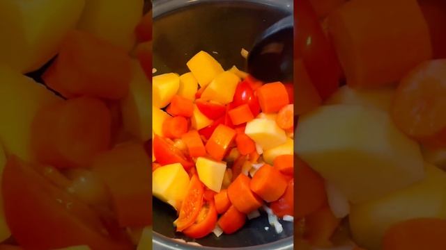 Hearty soup 🍲 chicken, kale, tomato, carrot, potato soup смотреть онлайн