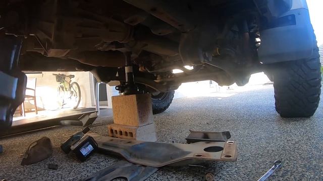Transmission Mount Replacement 79 Series Landcruiser || Renovate Rejuvenate & Renew - 250k Projects смотреть онлайн
