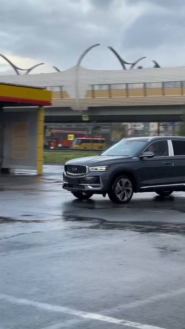 Новый Geely Monjaro серый смотреть онлайн