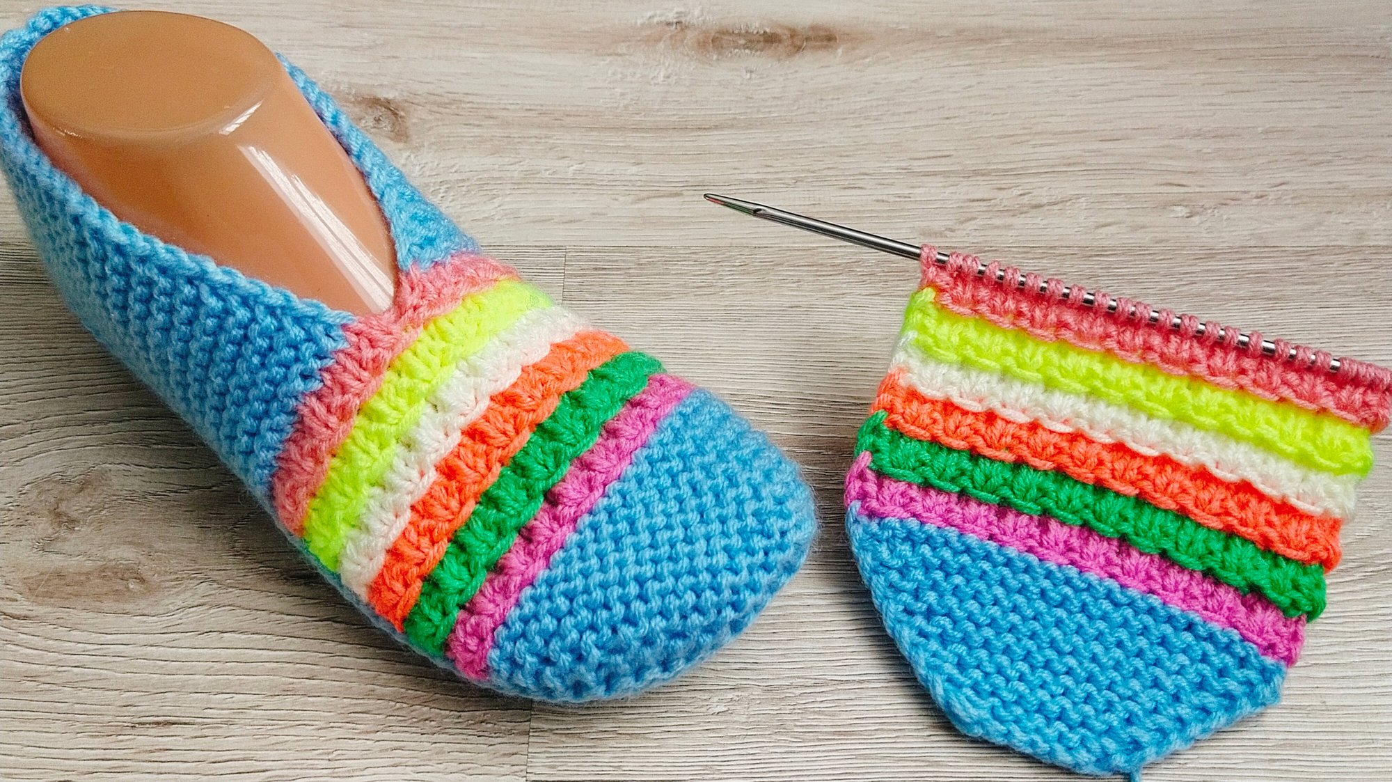 Попробуй УДЕРЖАТЬСЯ не связав эти следки из остатков пряжи 🧶 спицами и без шва на ПОДОШВЕ 😊 смотреть онлайн