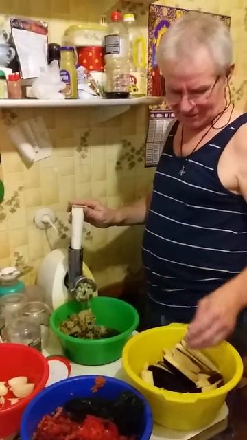 Молодец мужик! Баклажаны и Славик. смотреть онлайн