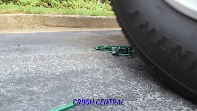 CRUSHING CRUNCHY AND SOFT SATISFYING THINGS WITH TIRE VIDEO #25: ARMY TOYS vs TIRE смотреть онлайн