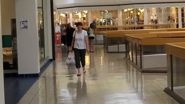 Fairlane Town Center смотреть онлайн