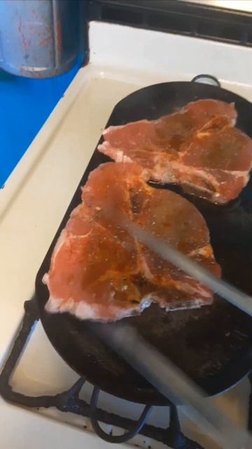 Steak 🥩, asparagus,cauliflower, 🥗salad and greek yogurt tahini dip смотреть онлайн