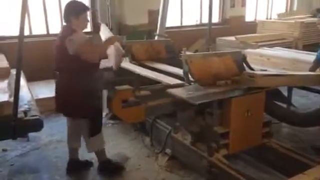 Торцовочный многопильный станок смотреть онлайн