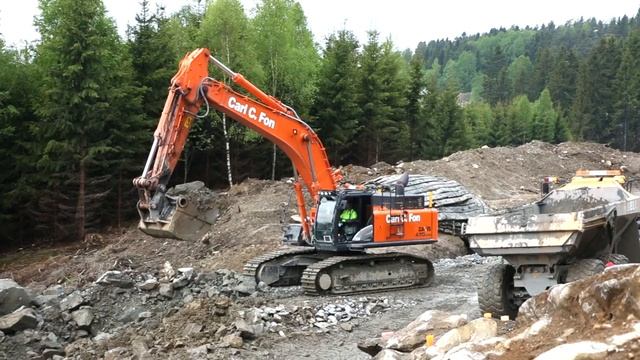 Hitachi ZX470LCH-5 large excavators in action in Norway смотреть онлайн