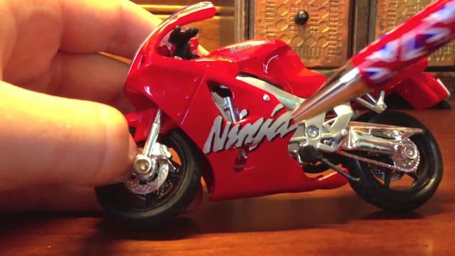 Review: 1:18 Kawasaki Ninja ZX-7R by Maisto - The Model Garage смотреть онлайн