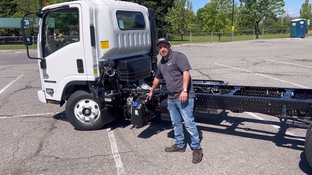 2024 Isuzu NPR HD walk around смотреть онлайн