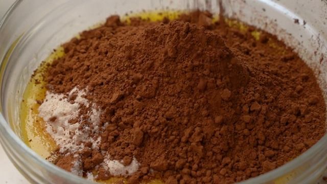 NO MAIDA, NO EGGS, NO OVEN CHOCOLATE BROWNIE RECIPE | HOW TO MAKE BROWNIE IN A COOKER AT HOME смотреть онлайн