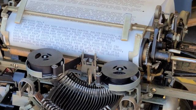 1940s era teletypes running off of rtty at N7RCA swap meet смотреть онлайн