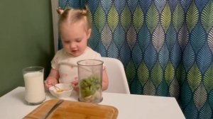 Готовим вкусный смузи с Василисой 🍌🥝 | Простой рецепт для детей