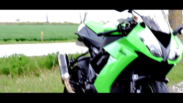Kawasaki Ninja ZX-10R ( Akrapovic Sound Run 200Ch ) Montage Full HD смотреть онлайн