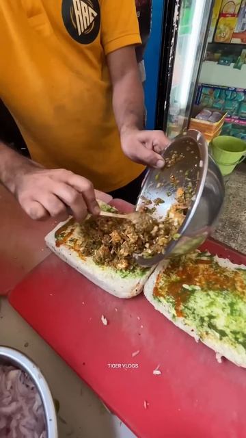 Mumbai Cheese Suitcase Sandwich | Indian Street Food | #shorts #youtubeshorts #short смотреть онлайн