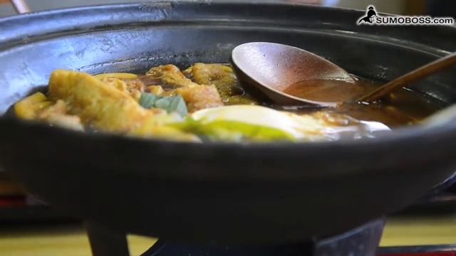 Nagoya Cuisine - Misonikomi Udon [Noodles with Red Miso Soup] смотреть онлайн