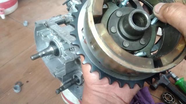 Cara Membuat Dudukan Rantai Gear Box Motor Custom Menggunakan Mesin Bahan Bakar Solar(Diesel) смотреть онлайн