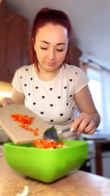 Простий салат🥬 #салат #salad #videoshow #shorts смотреть онлайн