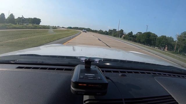 Uniden DFR9 / DFR8 vs Hidden Instant On K-Band Police Radar Opposite Lanes смотреть онлайн