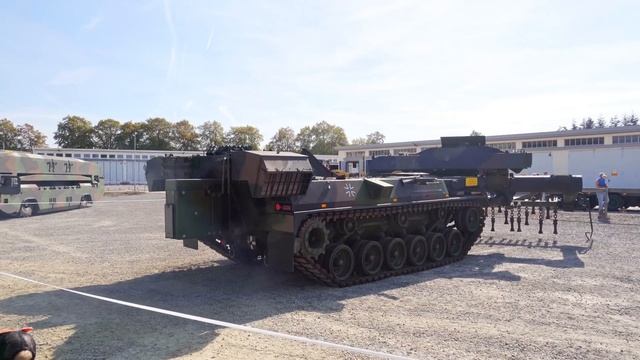 Leopard 2 Engine Start | V12 Diesel Twin-Turbo Sound смотреть онлайн
