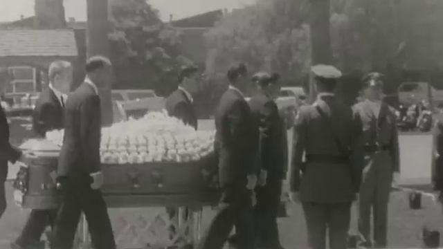 Marilyn Monroe's funeral смотреть онлайн