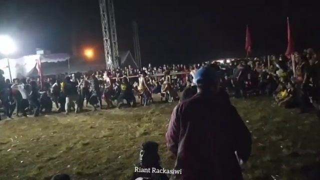 Warokan Massal MARGO DADI ASIK feat SMP BANTARANGIN di lapangan candran salatiga смотреть онлайн