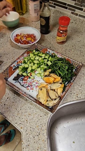 Mussel Salad w/ Sweet Potato leaves смотреть онлайн