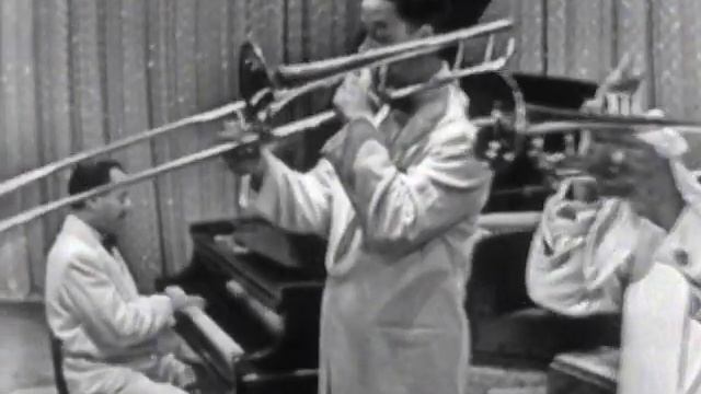Louis Armstrong "Struttin' With Some Barbecue" on The Ed Sullivan Show смотреть онлайн