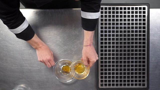 Kitchen Workout | Magret de canard fumé avec crème de pomme de terre vitelotte et salade de chico смотреть онлайн