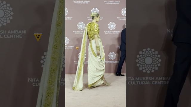 The American Model Gigi Hadid Arrived at Inaugration of Nita Ambani Cultural Centre 🤩🔥📸 смотреть онлайн