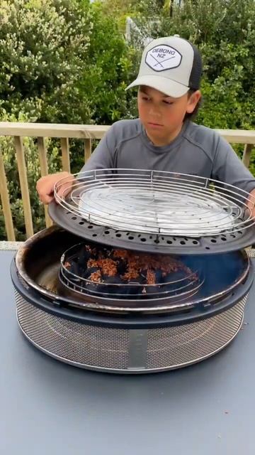 Catch & cook Kahawai with Kymani using our Cobbgrill Supreme смотреть онлайн