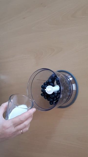 Смузі з чорницею. смотреть онлайн