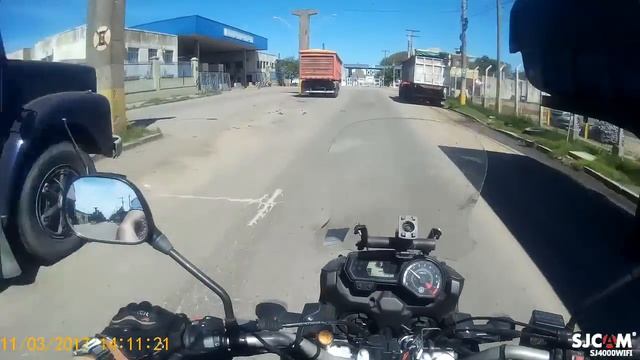 CHEGADA DO MOTOR DE PARTIDA DA BATGIRL смотреть онлайн
