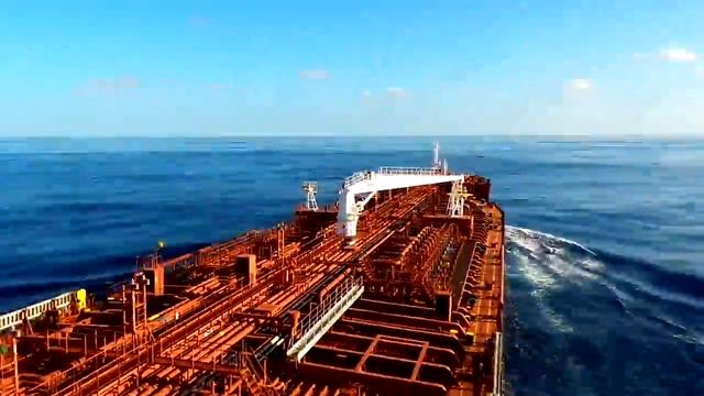 Oil/Chemical tanker steaming in calm seas, time lapse. смотреть онлайн