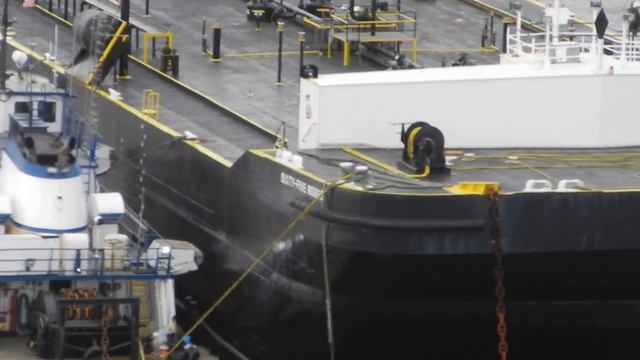 Two tugs helping tank barge 65 Roses смотреть онлайн