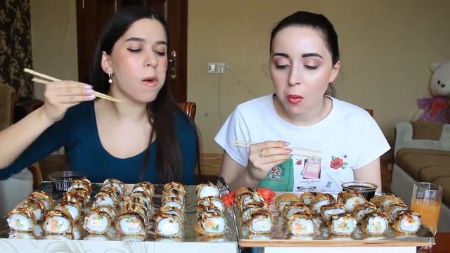 ⭐️АЙКА ЭМИЛИ и АСК ФАТИМА Мукбанг⭐️ Лучший русский мукбанг Russian Mukbang | 스시 롤  먹방