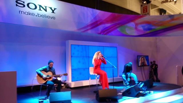 Rita Ora - Radioactive - Live at Sony VIP Party @ MWC 2013 смотреть онлайн