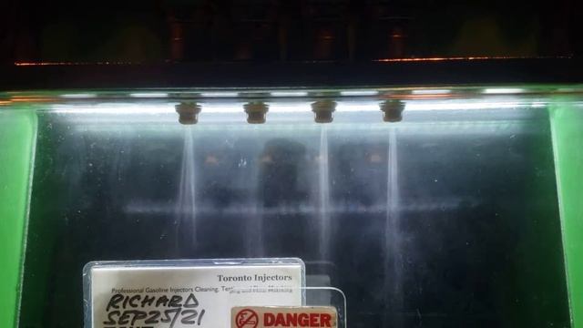 Porsche 944 2.5L Bosch 0280150158 injectors spray pattern test at Toronto Injectors смотреть онлайн