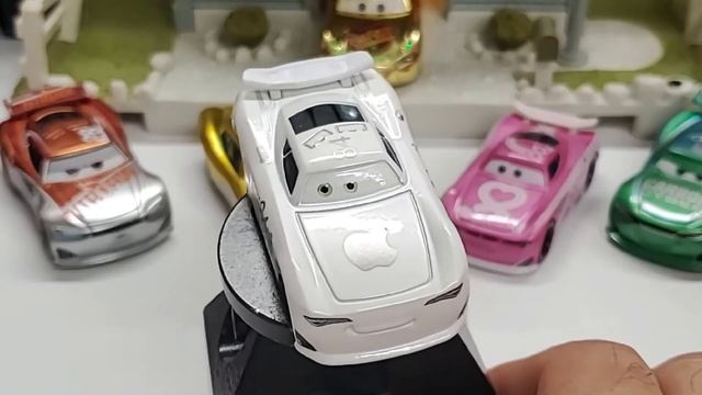 Disney Pixar Cars Next Gen Apple Racer Tomica смотреть онлайн