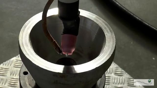 Система непрерывн. вращен. резака с автомат. центриров. и автомат. функц. от отверстия к отверстию