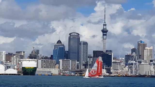 Dongfeng Volvo Ocean race yacht and Auckland sky tower смотреть онлайн