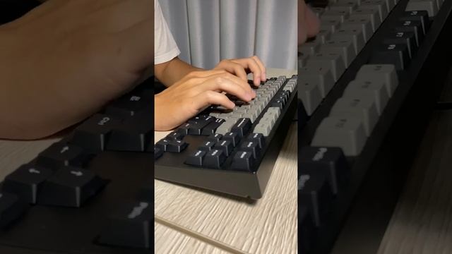 Leopold FC750R Cherry Brown lubed with SuperLube смотреть онлайн