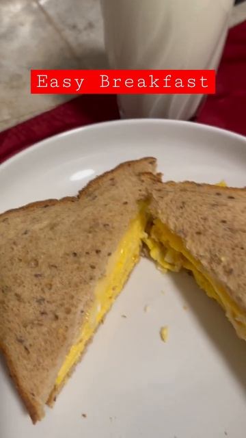 Whole wheat egg and cheese with vanilla milk! My kid’s favorite! смотреть онлайн
