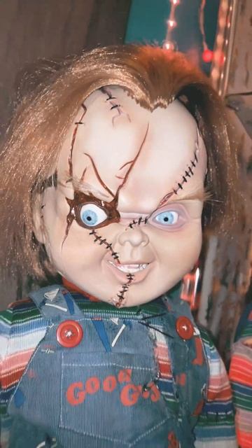 NECA Chucky Doll Holding A NECA Tiffany Figure #chucky #goodguy #chuckydoll #neca #shorts смотреть онлайн