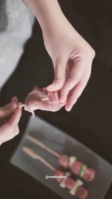 Fancy #food does not only comes in #restaurant. #Yakitori #saikoro with #teriyakisauce IG Meatarian смотреть онлайн