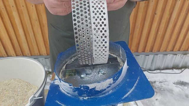 ОБЗОР И РОЗЫГРЫШ ЛУЧШЕЙ ЗЕРНОДРОБИЛКИ ДЛЯ ХОЗЯЙСТВА!!! смотреть онлайн