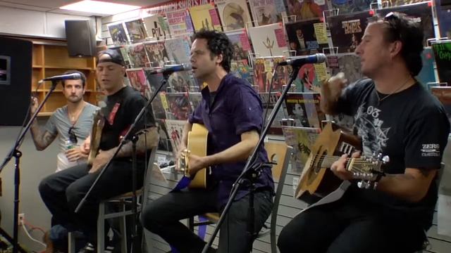The Bouncing Souls - Live At Generation Records - 04 Here We Go смотреть онлайн